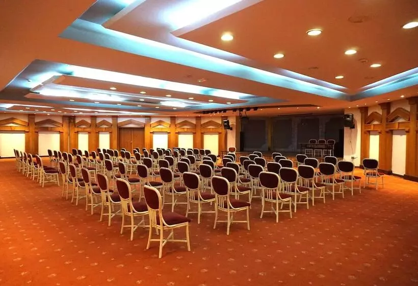 منتجع Queen S Park Le Jardin