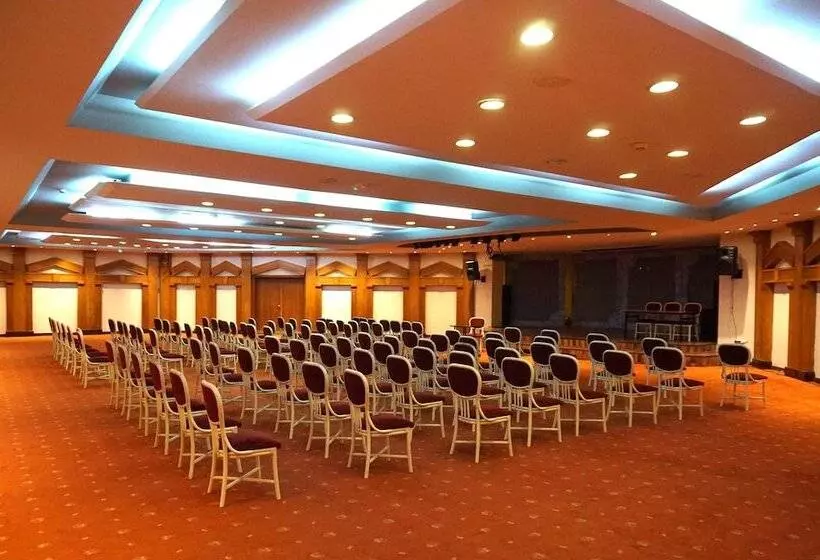 منتجع Queen S Park Le Jardin