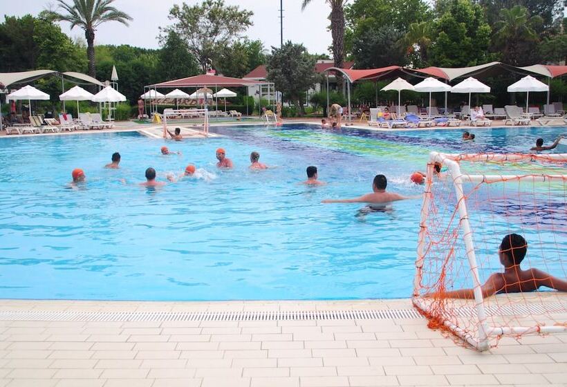 אתר נופש Queen S Park Le Jardin