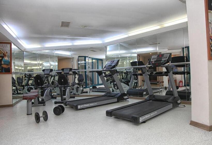 אתר נופש Queen S Park Le Jardin