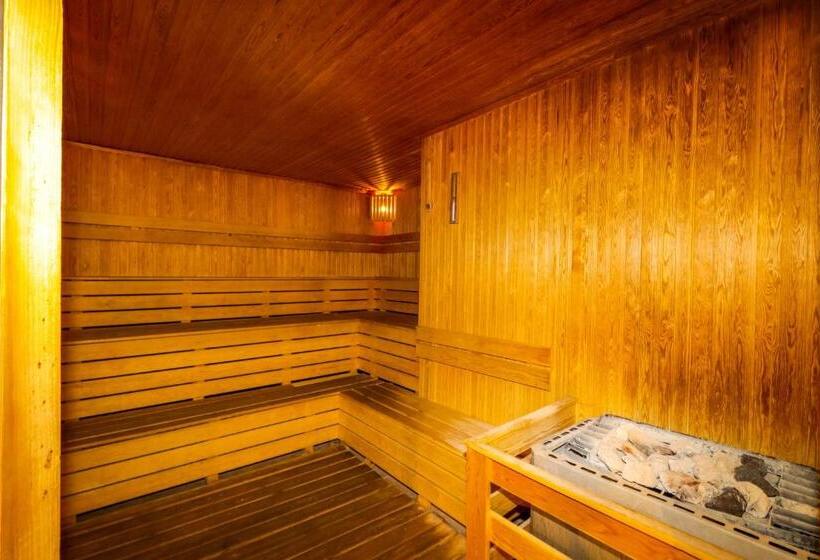 אתר נופש Queen S Park Le Jardin