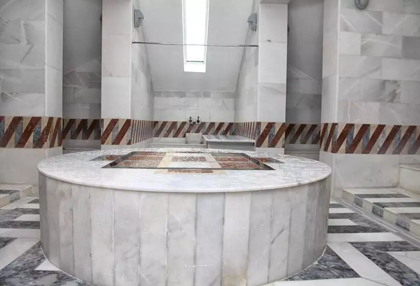 منتجع Queen S Park Le Jardin