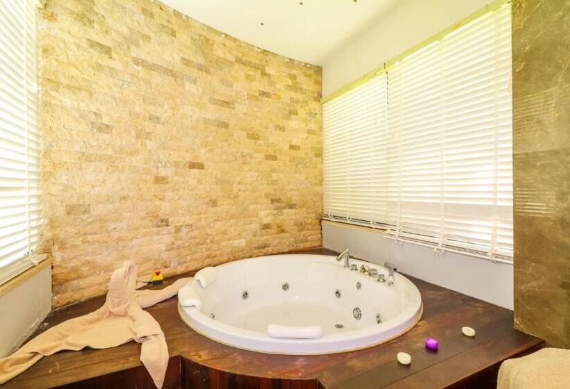 אתר נופש Queen S Park Le Jardin