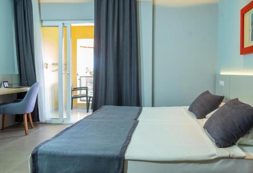 אתר נופש Queen S Park Le Jardin