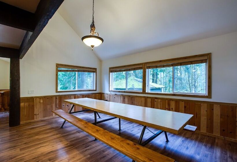 03mbh   Wifi  Pets Ok   Sleeps 26