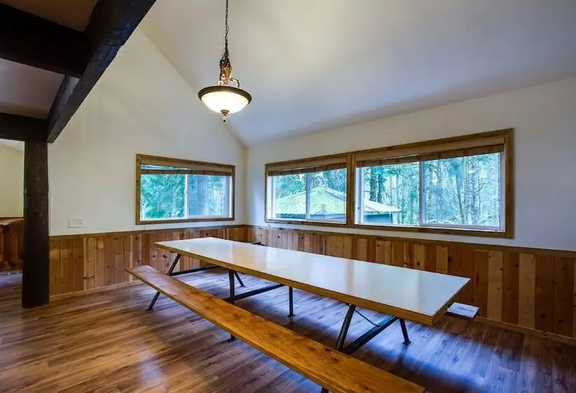 03mbh   Wifi  Pets Ok   Sleeps 26
