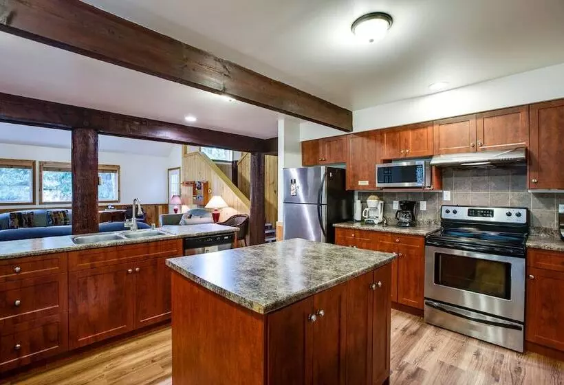 03mbh   Wifi  Pets Ok   Sleeps 26