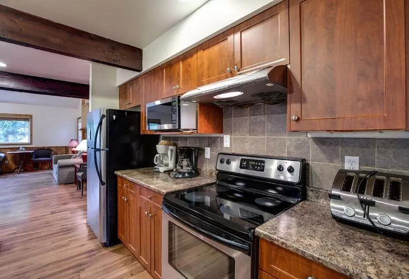 03mbh   Wifi  Pets Ok   Sleeps 26