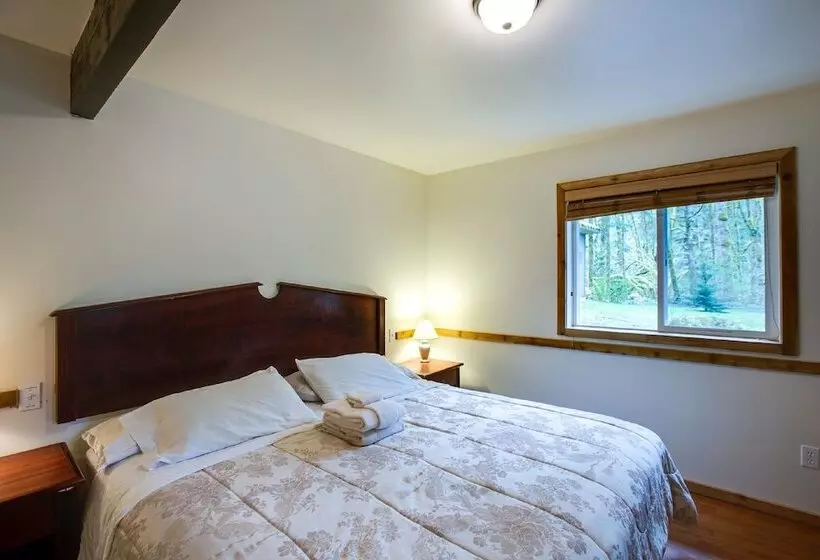 03mbh   Wifi  Pets Ok   Sleeps 26