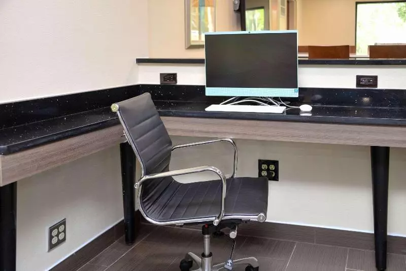 ホテル Clarion Pointe Savannah Gateway I95