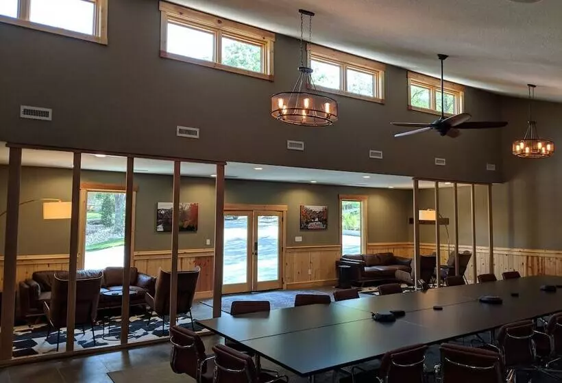 Hotelli East Bank On Mill Creek