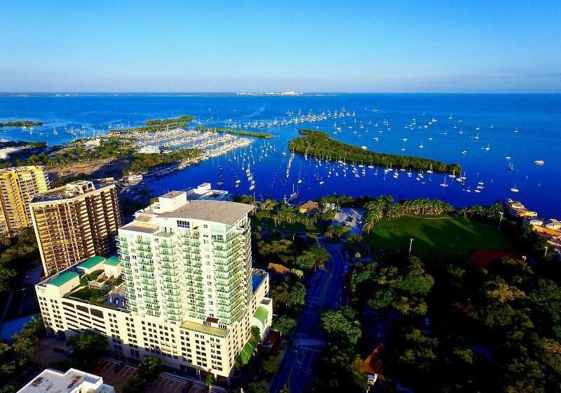 ホテル Icoconutgrove  Luxurious Vacation Rentals In Coconut Grove
