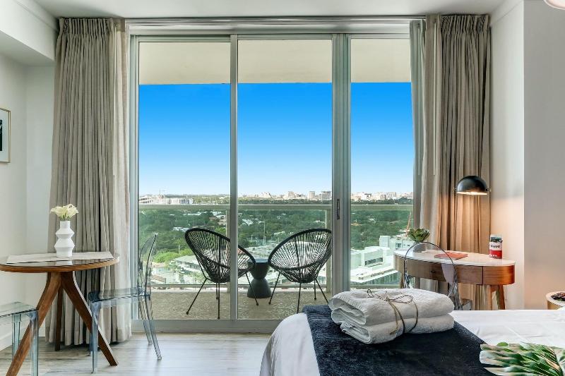 ホテル Icoconutgrove  Luxurious Vacation Rentals In Coconut Grove