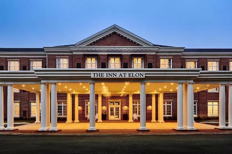 Hotelli The Inn At Elon