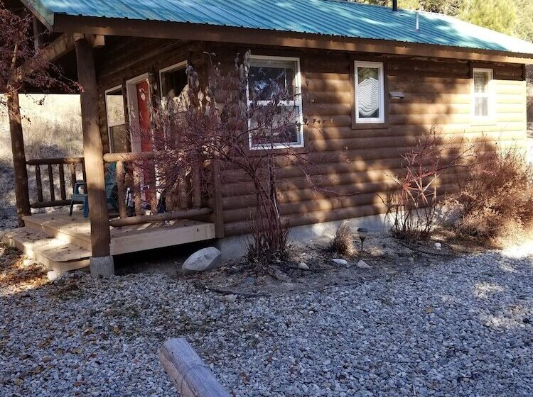 Мотель Sourdough Lodge