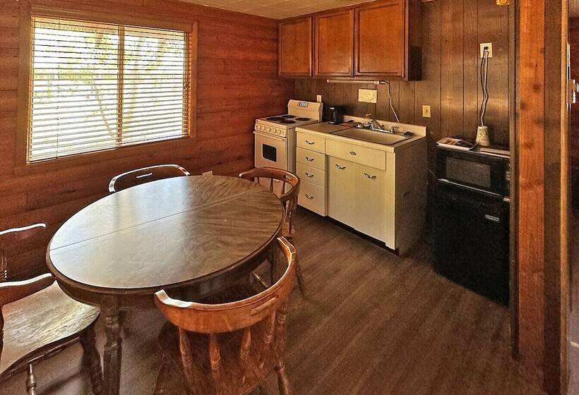 Мотель Sourdough Lodge