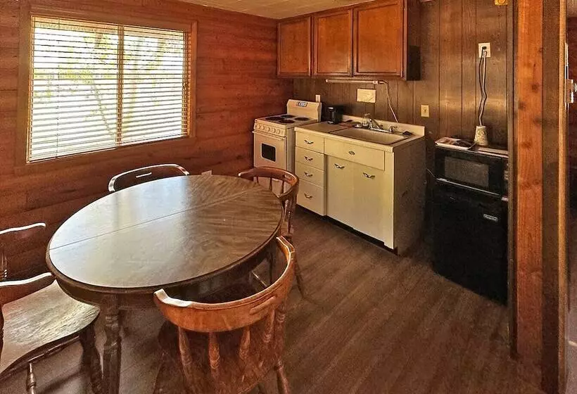 モーテル Sourdough Lodge