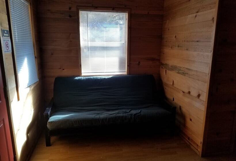 Мотель Sourdough Lodge