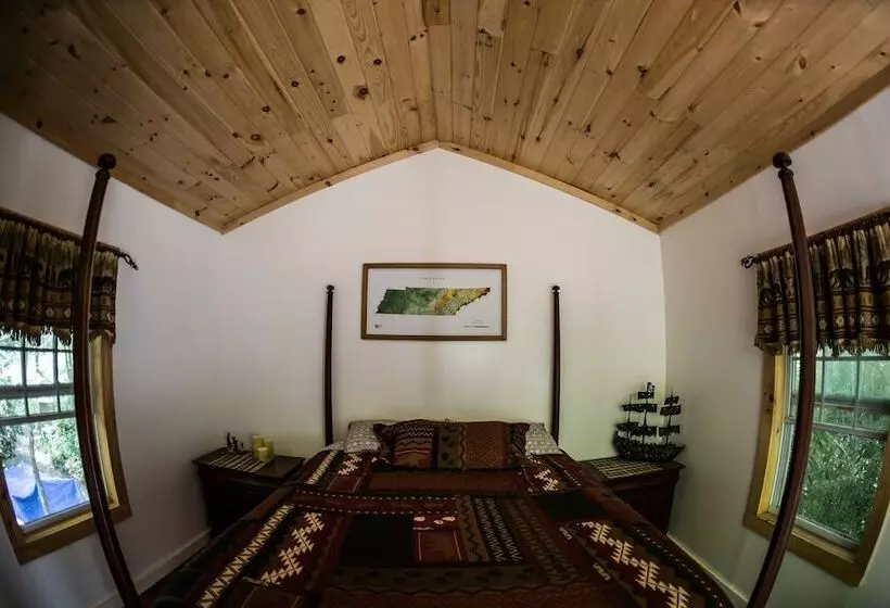 Mountain Harbour B&b And Hiker Hostel