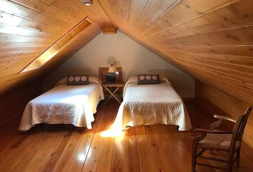 Majatalo Ca De Badia / Apartamentos