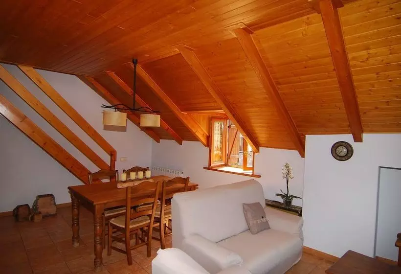 Majatalo Ca De Badia / Apartamentos