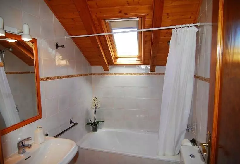 Majatalo Ca De Badia / Apartamentos