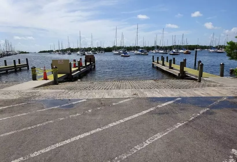 هتل Ocean, Marina & City View Studio + Balcony #2