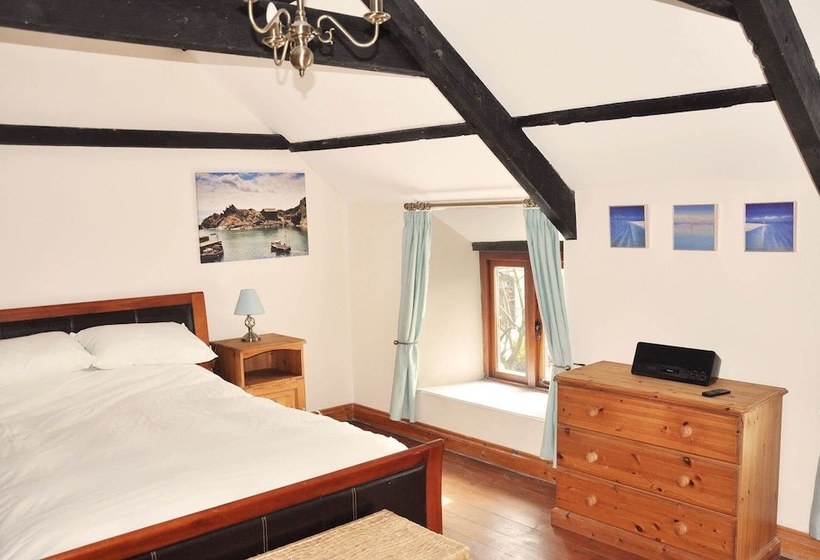 Stylish Cottage Hideaway With Oodles Of Charm Near Looe