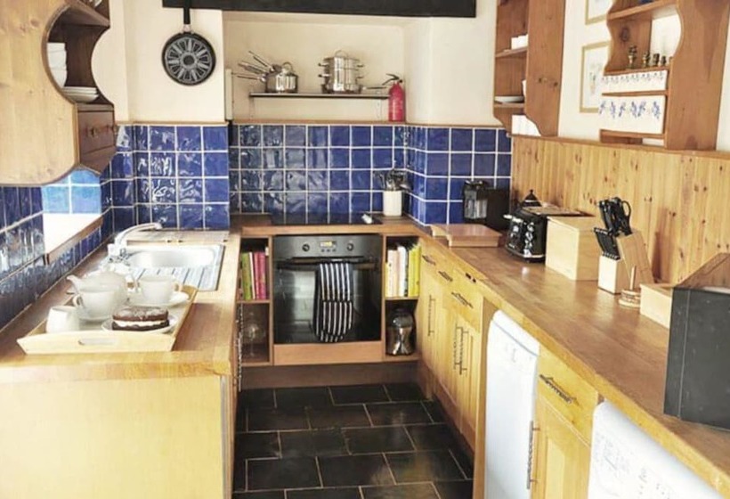 Stylish Cottage Hideaway With Oodles Of Charm Near Looe