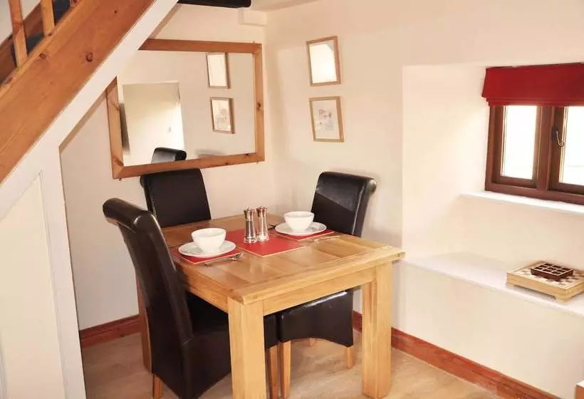 Stylish Cottage Hideaway With Oodles Of Charm Near Looe