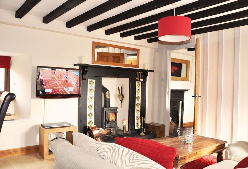 Stylish Cottage Hideaway With Oodles Of Charm Near Looe