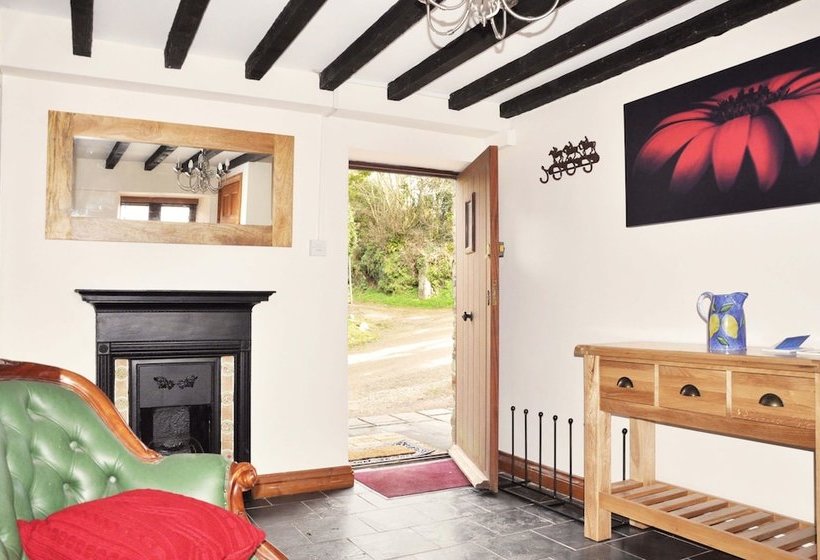 Stylish Cottage Hideaway With Oodles Of Charm Near Looe