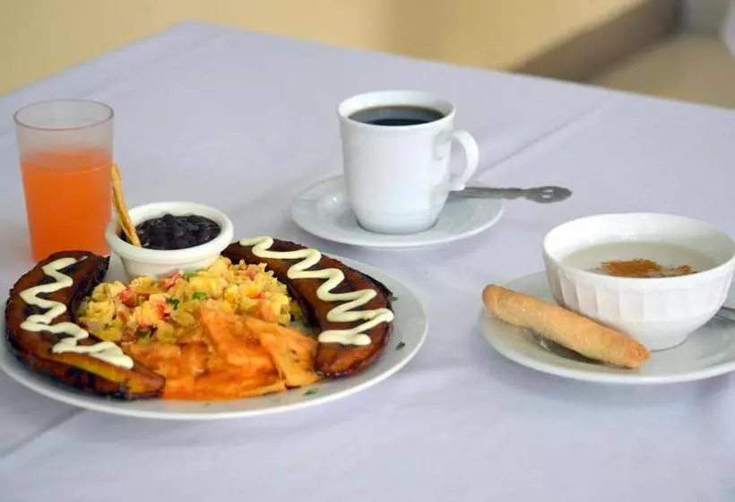 هتل Y Restaurante Castillo De Los Altos