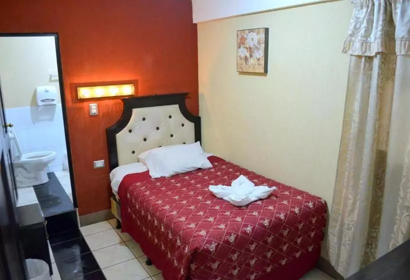 هتل Y Restaurante Castillo De Los Altos