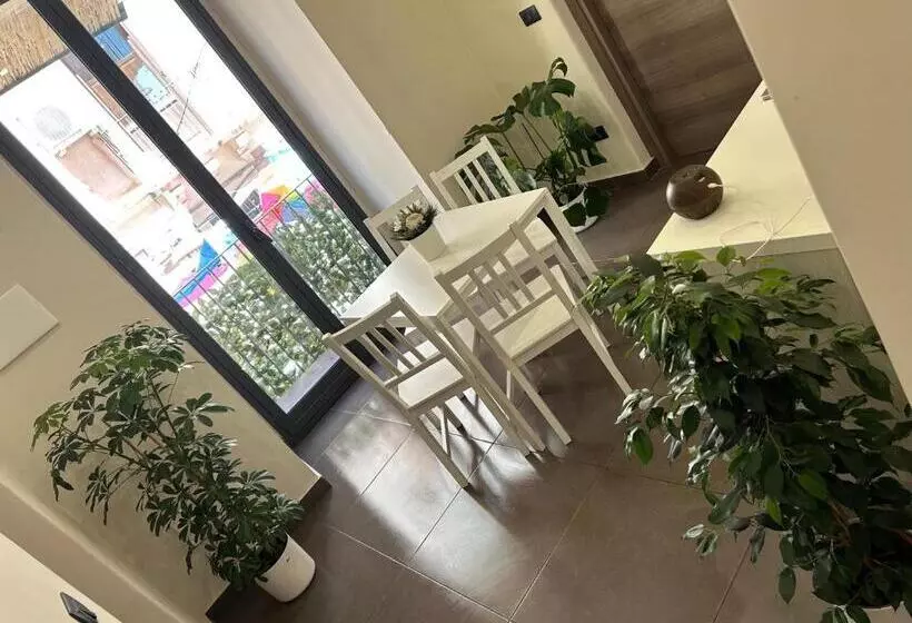 تختخواب و صبحانه Sistra