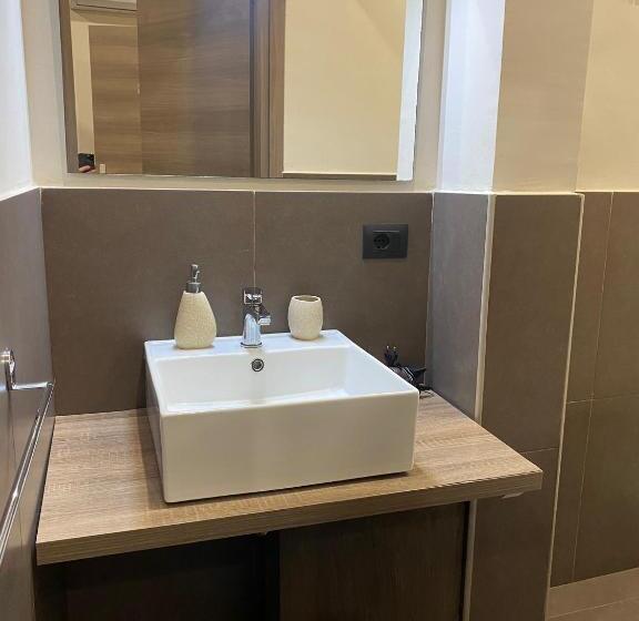 تختخواب و صبحانه Sistra