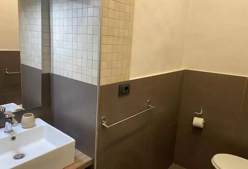 تختخواب و صبحانه Sistra