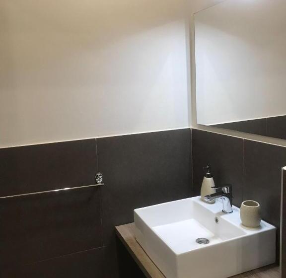 تختخواب و صبحانه Sistra