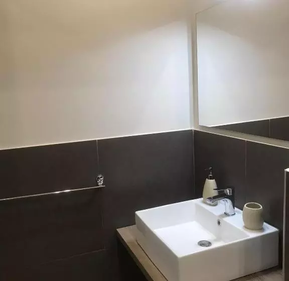 تختخواب و صبحانه Sistra