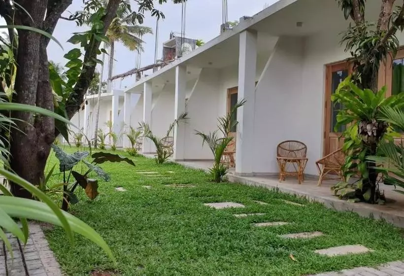 ホテル Ocean Tribe Sri Lanka   Surf & Yoga Retreat