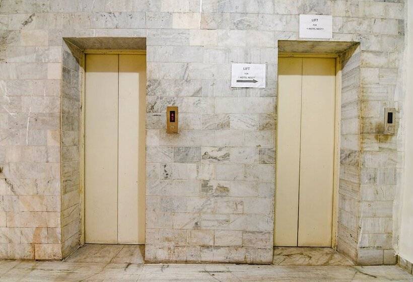 Hotell Fabexpress Nest   Nr Eden Garden Stadium