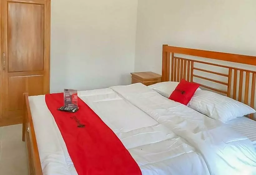 ホテル Reddoorz Resort Near Darajat Garut