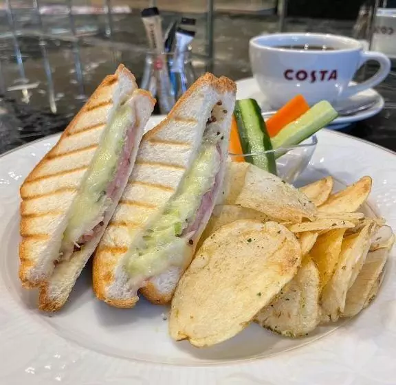 The Qube Hotel Chiba