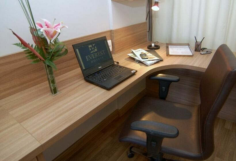 هتل Everest Porto Alegre