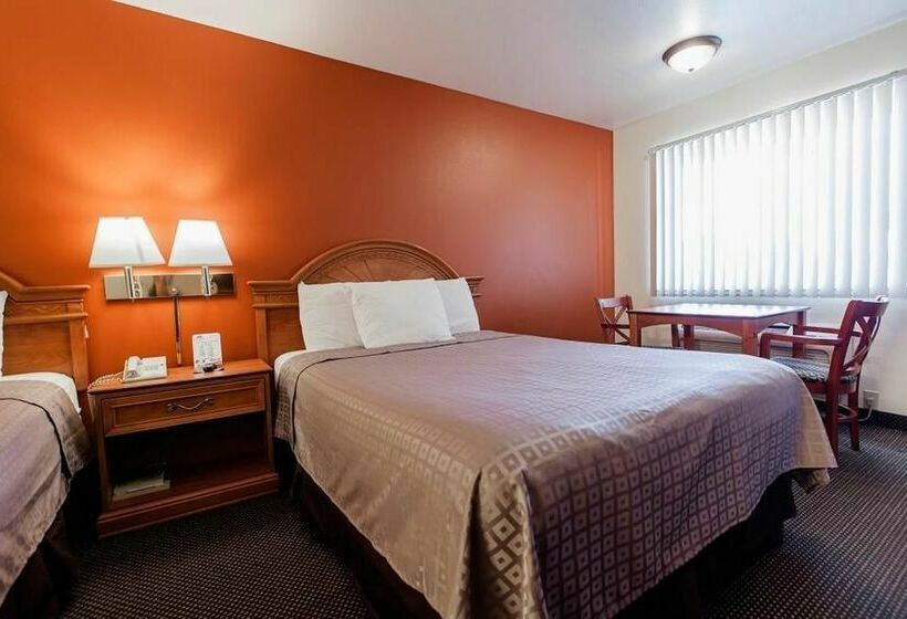 هتل Americas Best Value Airport Inn