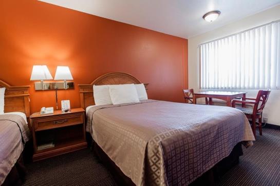 هتل Americas Best Value Airport Inn