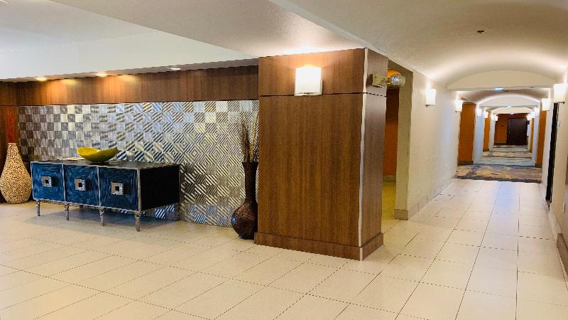 هتل Holiday Inn Express & Suites Dallas Park Central Northeast, An Ihg