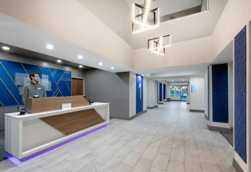 Отель Holiday Inn Express & Suites   Dallas Park Central Northeast, An Ihg