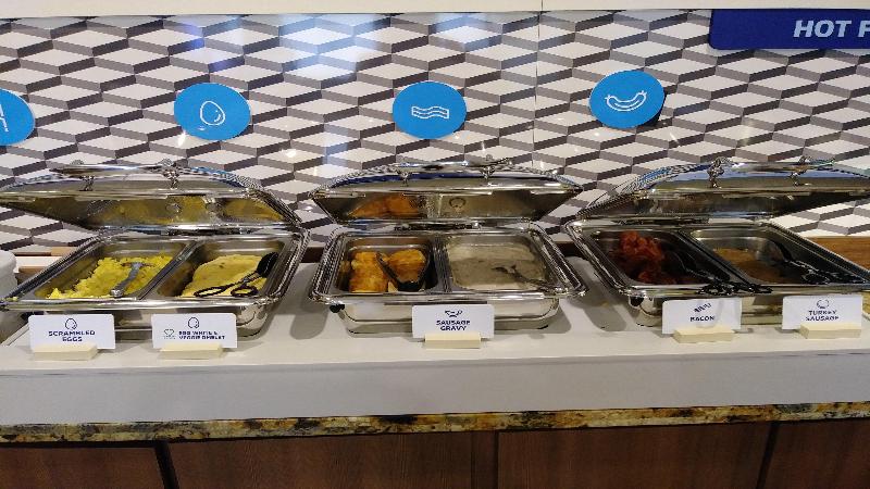 هتل Holiday Inn Express & Suites Dallas Park Central Northeast, An Ihg