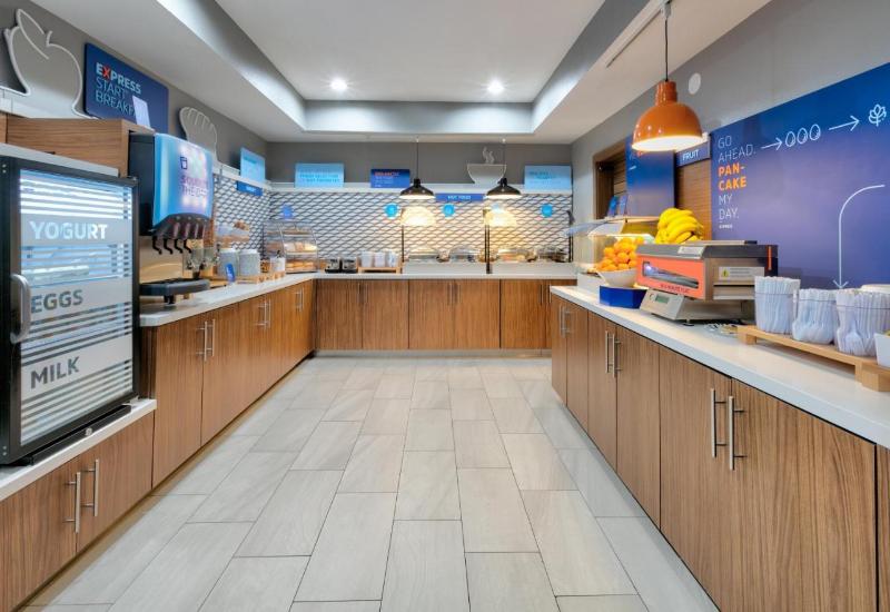 هتل Holiday Inn Express & Suites Dallas Park Central Northeast, An Ihg